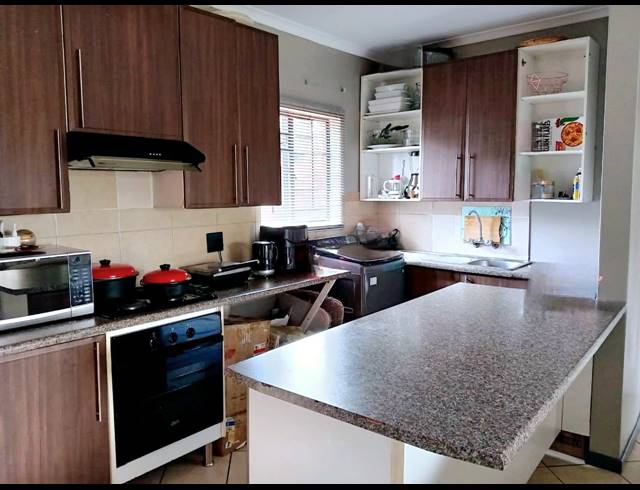 3 BEDROOM TOWNHOUSE FOR SALE IN MONAVONI